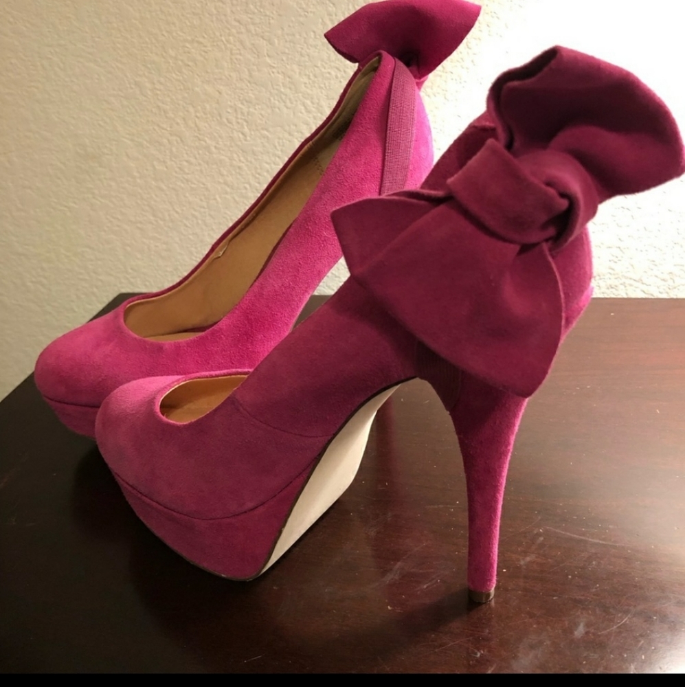 These adorable pink kelsi dagger heels.